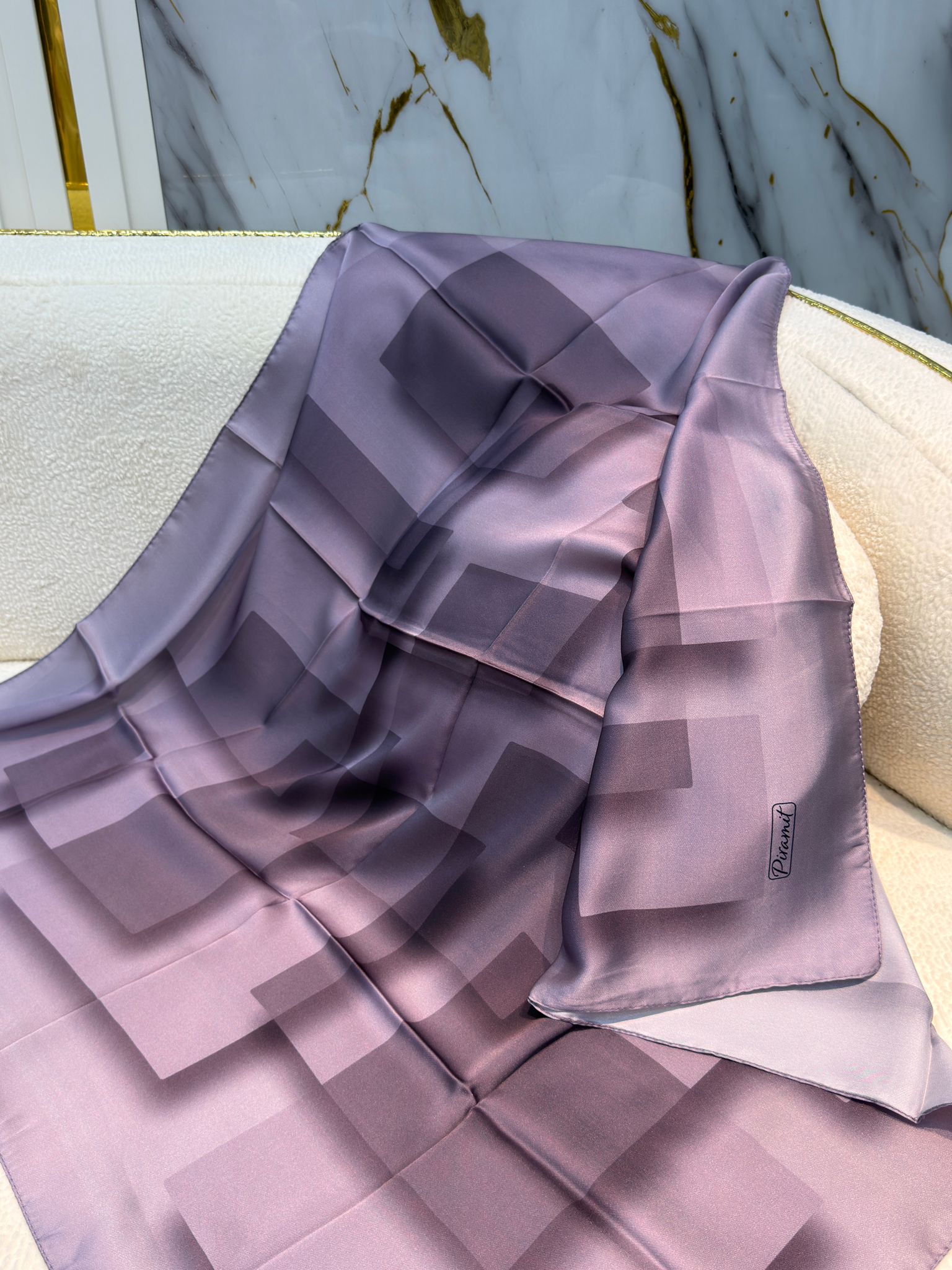 PİRAMİT KRİSTAL EŞARP 3802