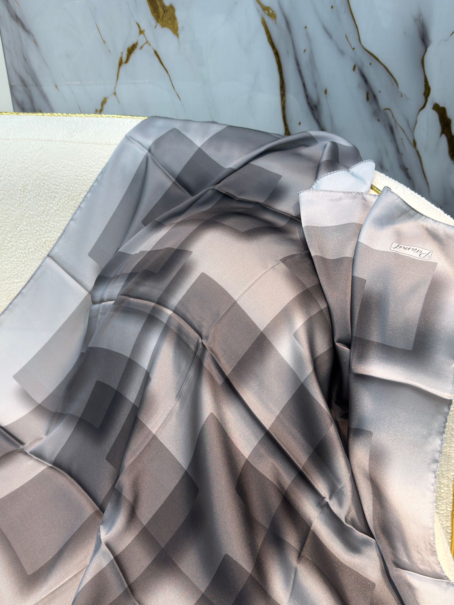 PİRAMİT KRİSTAL EŞARP 3802