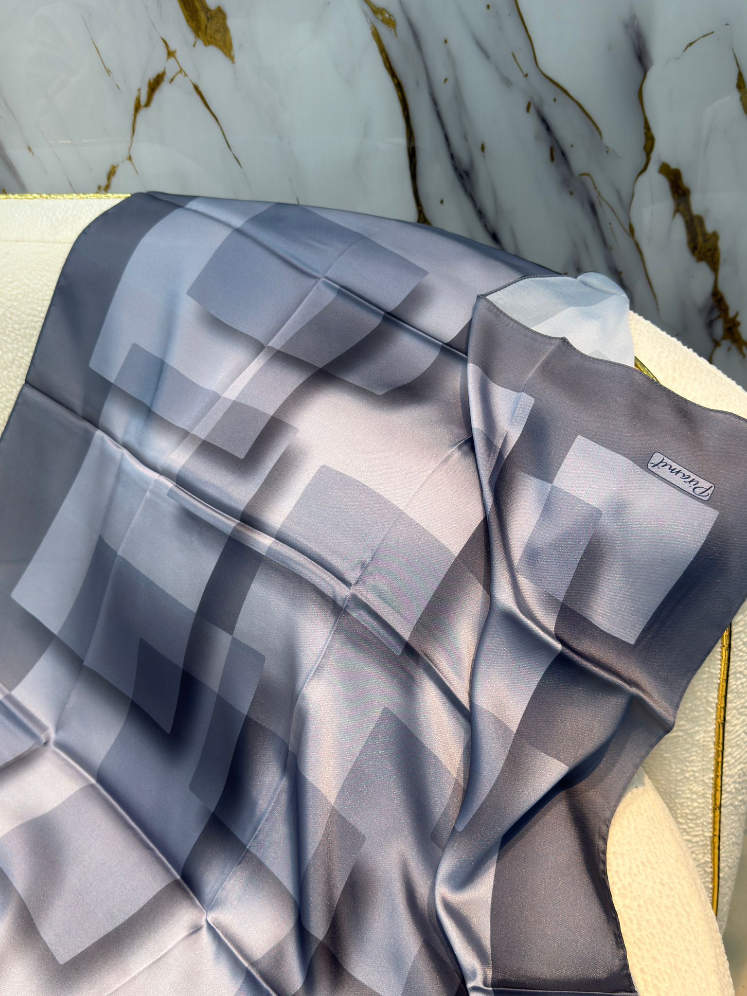 PİRAMİT KRİSTAL EŞARP 3802