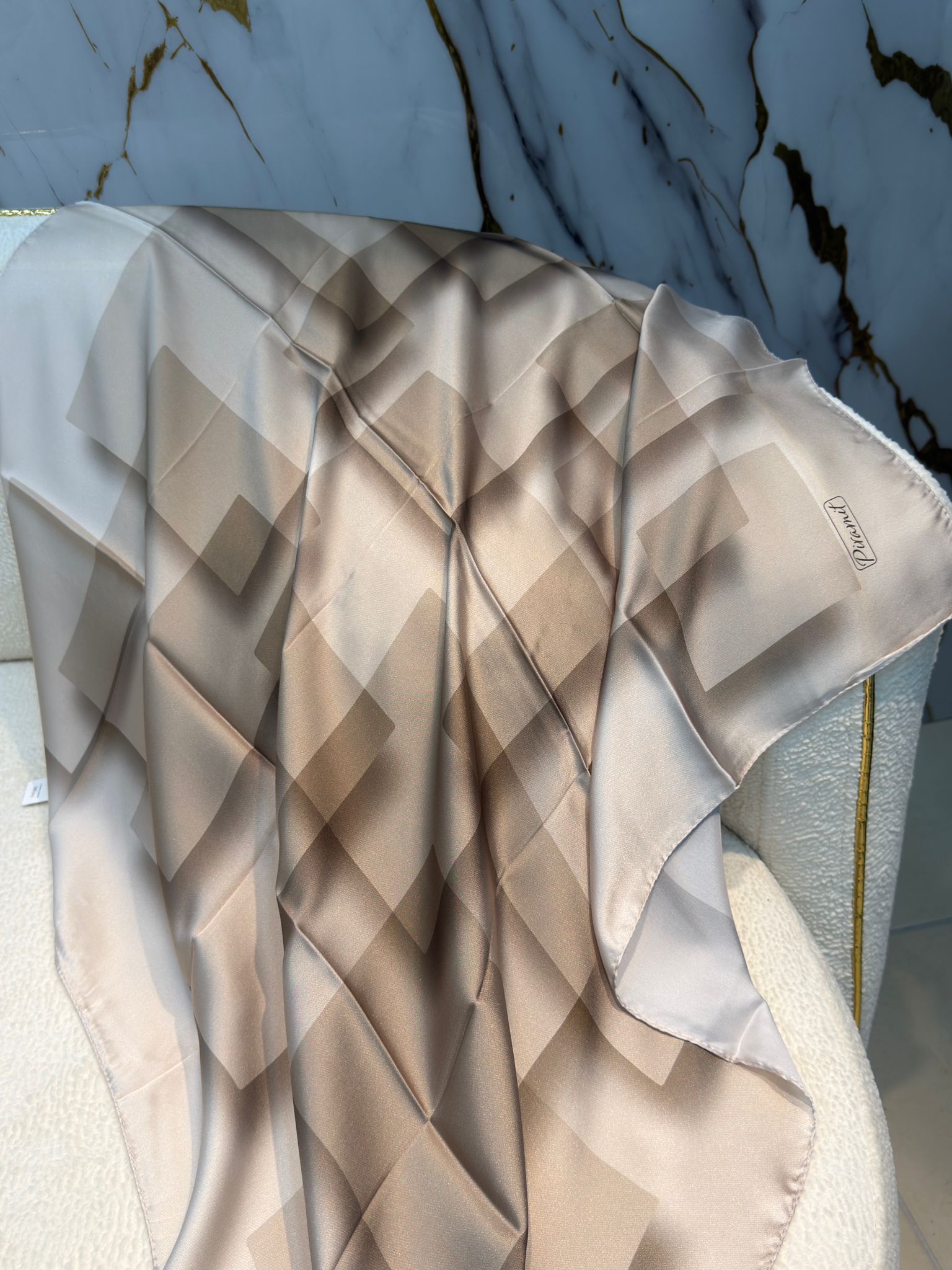 PİRAMİT KRİSTAL EŞARP 3802