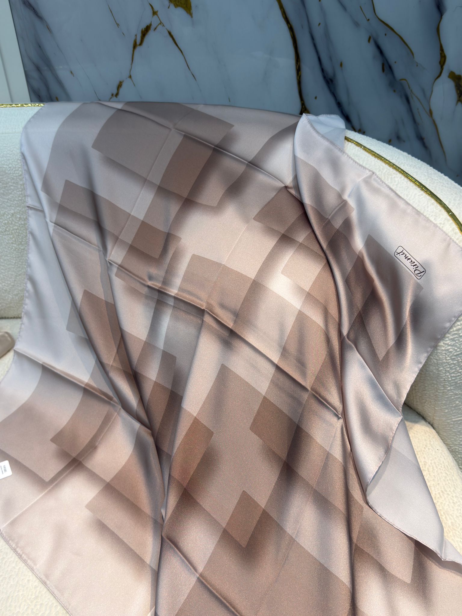 PİRAMİT KRİSTAL EŞARP 3802